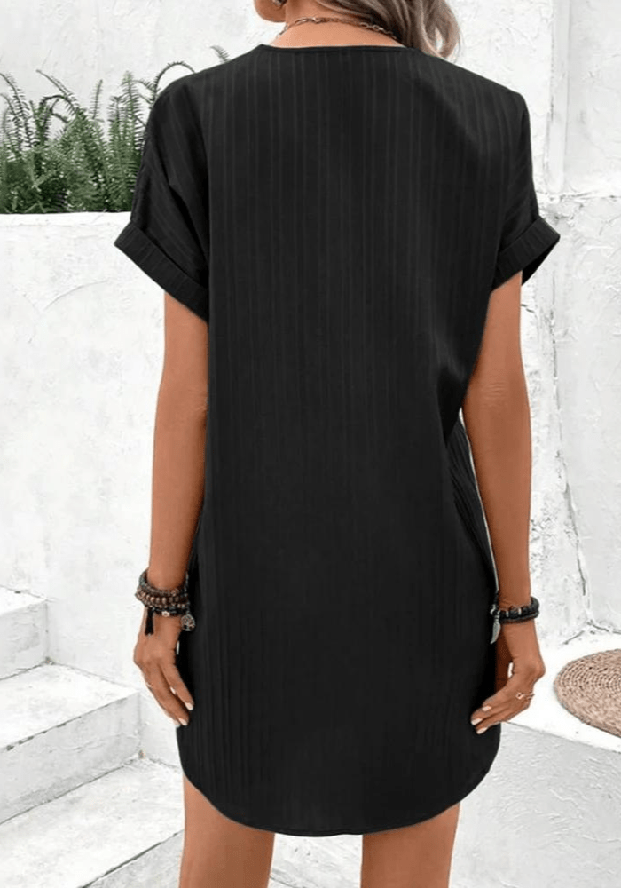 Robe trapèze noire col V